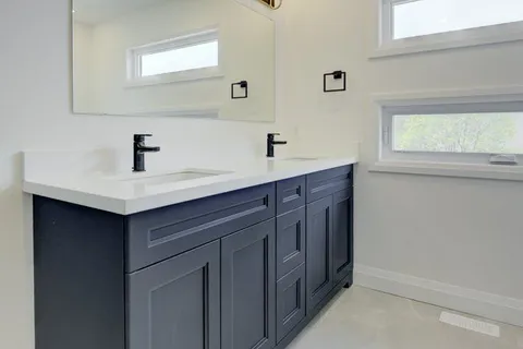 573 Guelph Street, Kitchener, ON N2H 5Y2