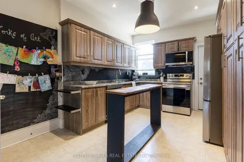83 Oak Avenue, Hamilton, ON L8L 5M7