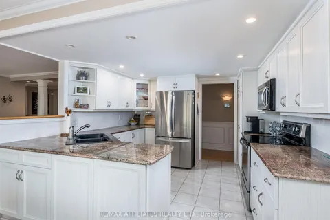 32 MIKA Street, Stittsville - Munster - Richmond, ON K2S 1K8