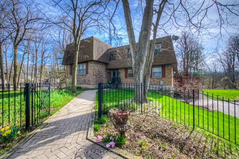 7 Squire Court, Waterloo, ON N2J 4G8