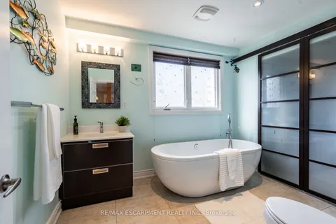 175 Beach Boulevard, Hamilton, ON L8H 6V8