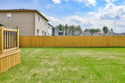 8 Nicole Park Place, Bracebridge, ON P1L 0C8