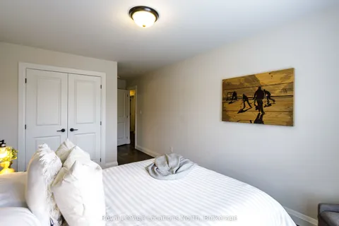 207 Yellow Birch Crescent, Blue Mountains, ON L9Y 0Z3