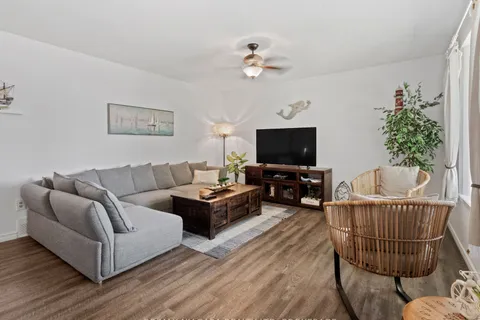 150 Elmwood Avenue, Fort Erie, ON L0S 1B0