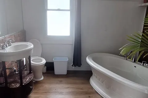 518 King Street, Port Colborne, ON L3K 4H6