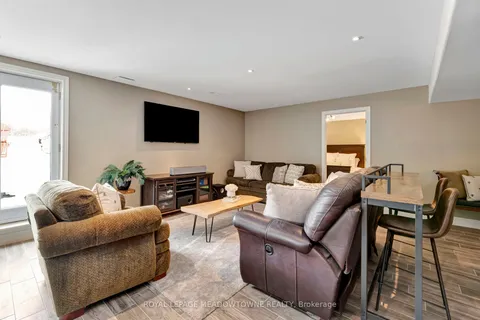 128 Carlisle Road, Hamilton, ON L8B 0Z8