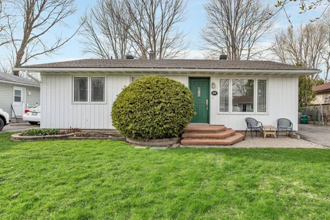1443 Rainbow Crescent, Cyrville - Carson Grove - Pineview, ON K1J 8E3