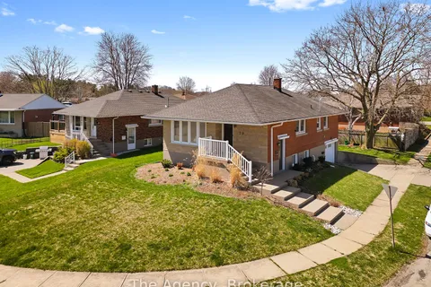 70 South Crescent, Port Colborne, ON L3K 2X9