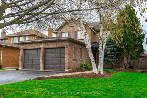 38 Fellowes Crescent, Hamilton, ON L8B 0M3