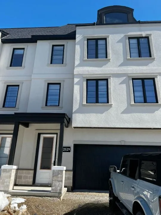 2529 Meadowlands Way, London North, ON N6G 5L8