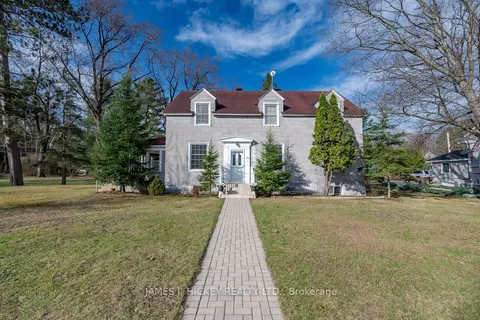 62 Parkdale Avenue, Deep River, ON K0J 1P0