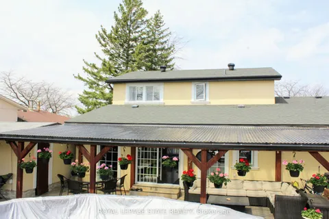 133 Chilton Drive, Hamilton, ON L8J 1L8