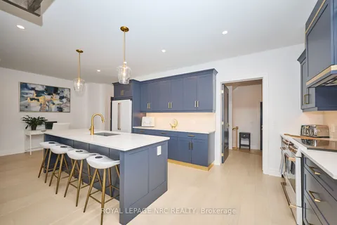 7456 Parkside Road, Niagara Falls, ON L2H 0K7