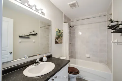 230 Pine Street, Gravenhurst, ON P1P 1B1