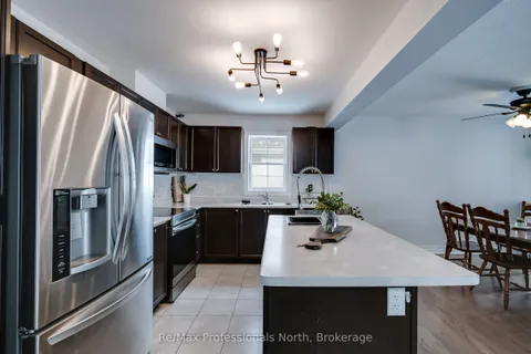 230 Pine Street, Gravenhurst, ON P1P 1B1