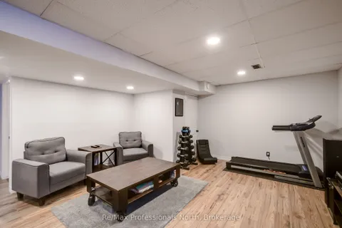 230 Pine Street, Gravenhurst, ON P1P 1B1