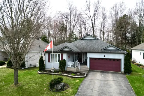 44 Springwood Crescent, Gravenhurst, ON P1P 1Y8