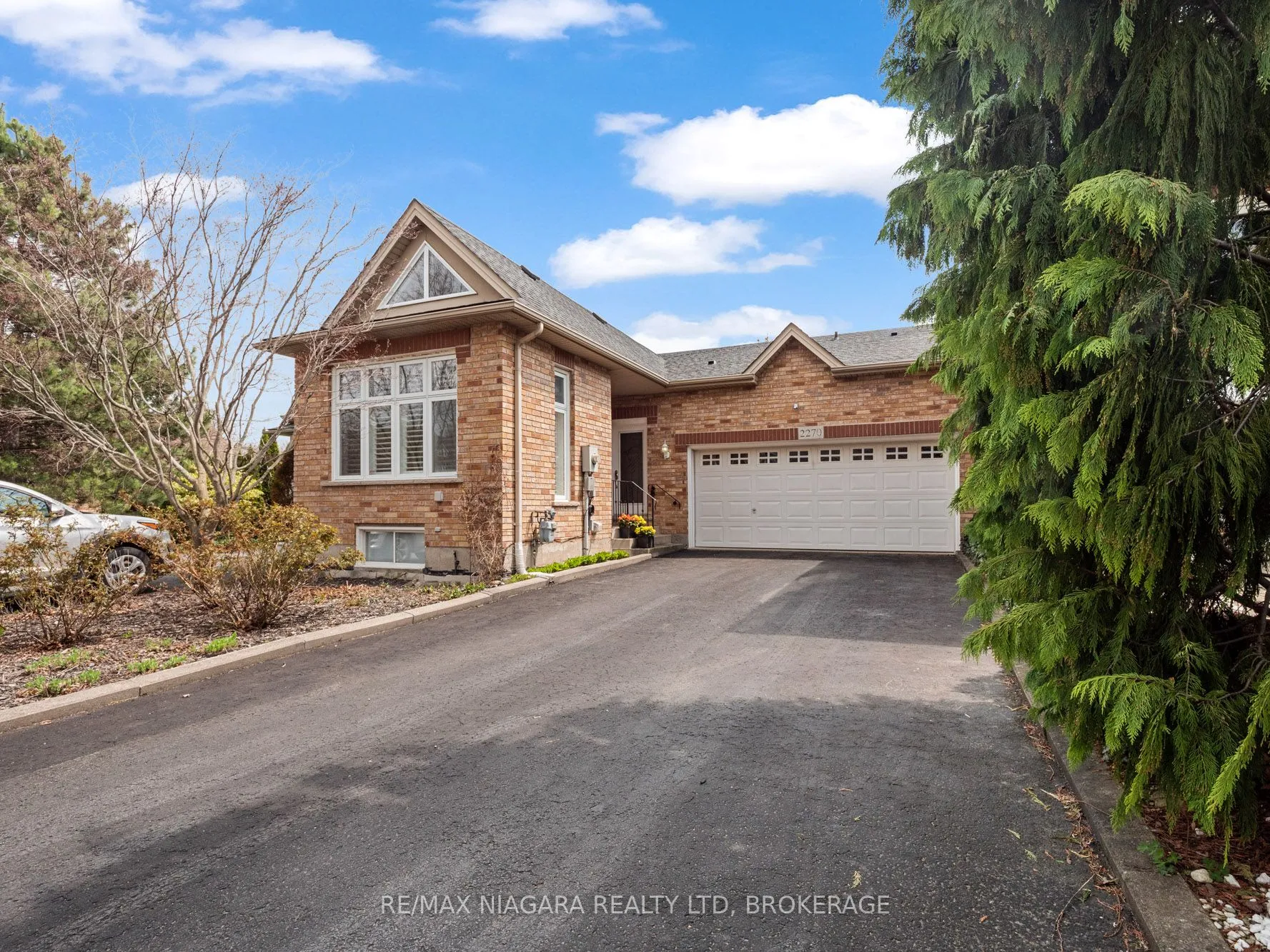 2270 Stonehaven Avenue, Niagara Falls, ON L2J 4K1