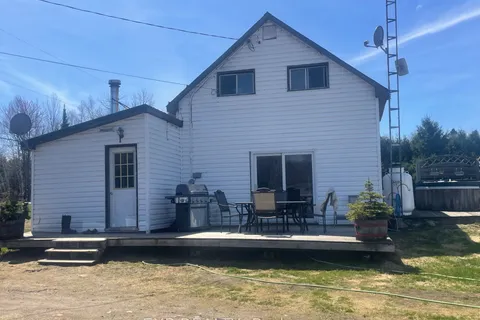 239 East Lake Road, Hastings Highlands, ON K0L 2S0
