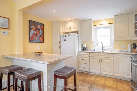 692 Lakeshore Road, Fort Erie, ON L2A 1C1
