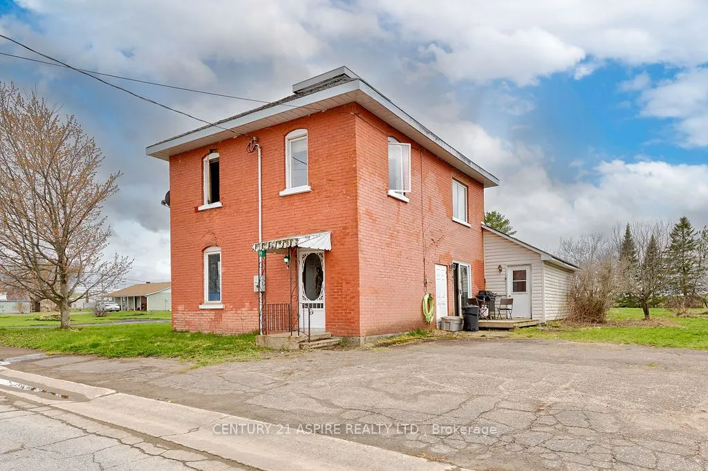 19 Lacroix Bay Road, Whitewater Region, ON K0J 2L0