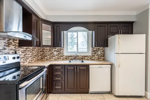 120 Chilton Drive, Hamilton, ON L8J 1M5