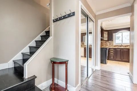 120 Chilton Drive, Hamilton, ON L8J 1M5