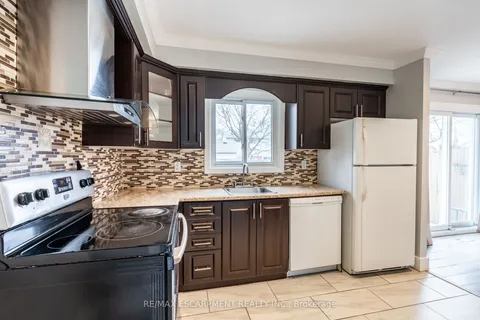 120 Chilton Drive, Hamilton, ON L8J 1M5