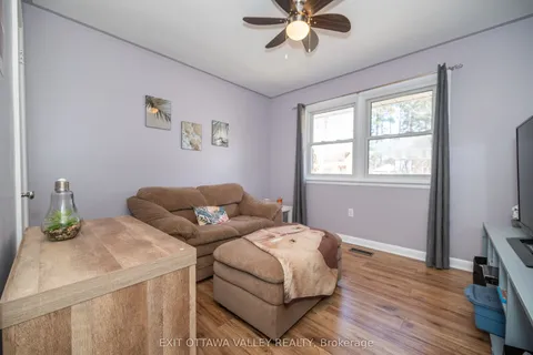 35.5 Faraday Crescent, Deep River, ON K0J 1P0