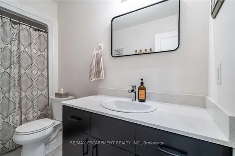 16 Raspberry Lane, Hamilton, ON L0R 1W0
