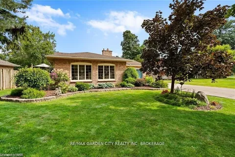 55 SHERWOOD FOREST Trail, Welland, ON L3C 5X7