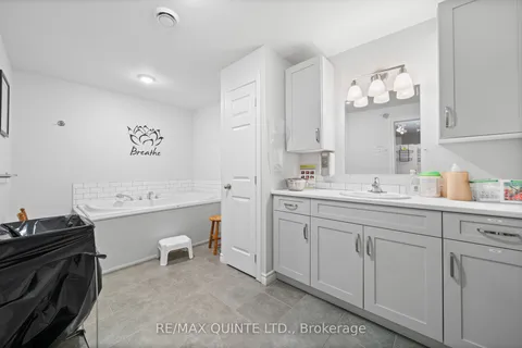 11 Victoria Avenue, Belleville, ON K8N 1Z5