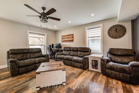30 Wellington Street, Mapleton, ON N0G 1P0