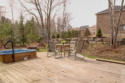 6 Hibberd Lane, Huntsville, ON P1H 1C9