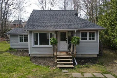 6 Hibberd Lane, Huntsville, ON P1H 1C9