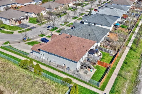 173 Autumn Crescent, Welland, ON L3C 7K2