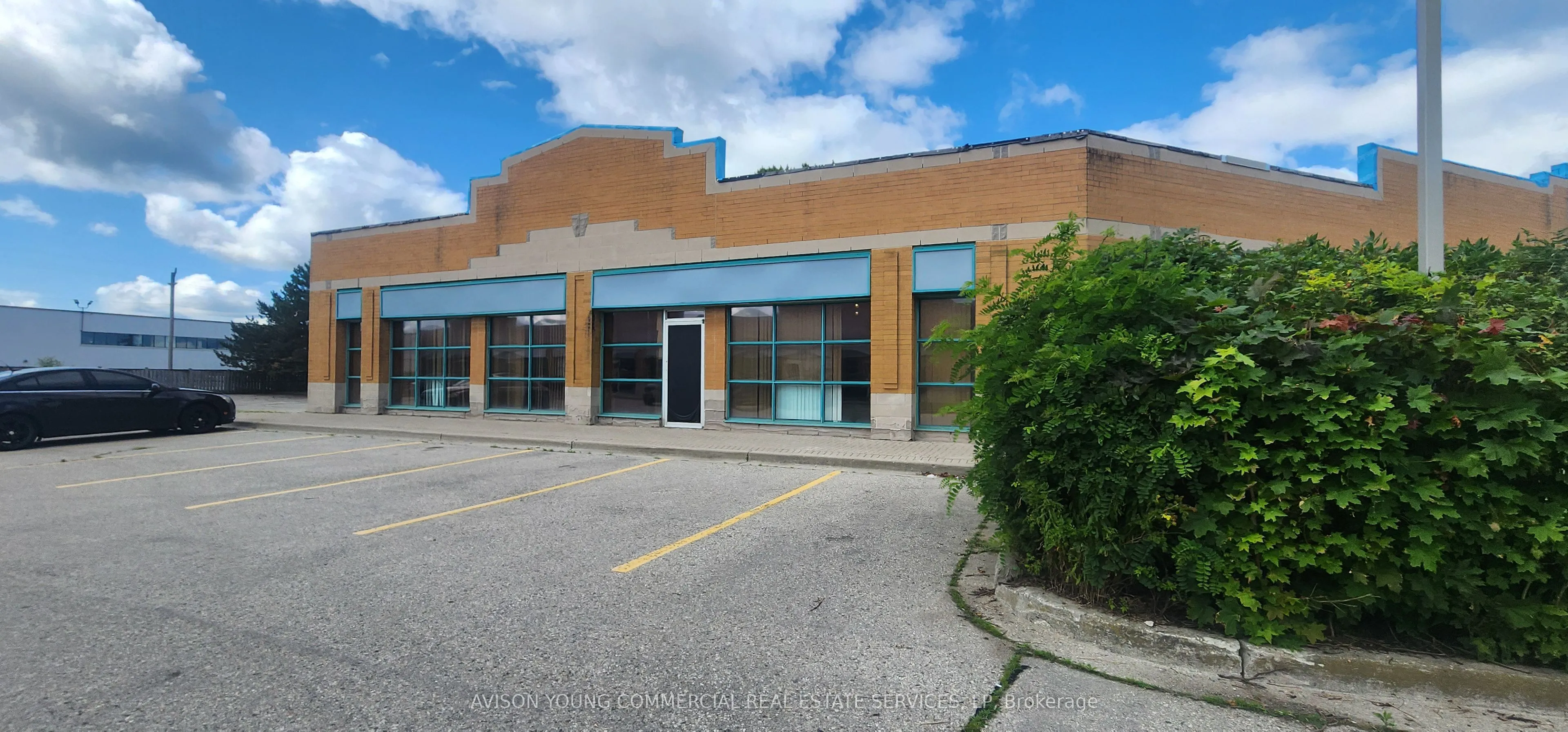 1907 Oxford Street, London East, ON N5V 4L9