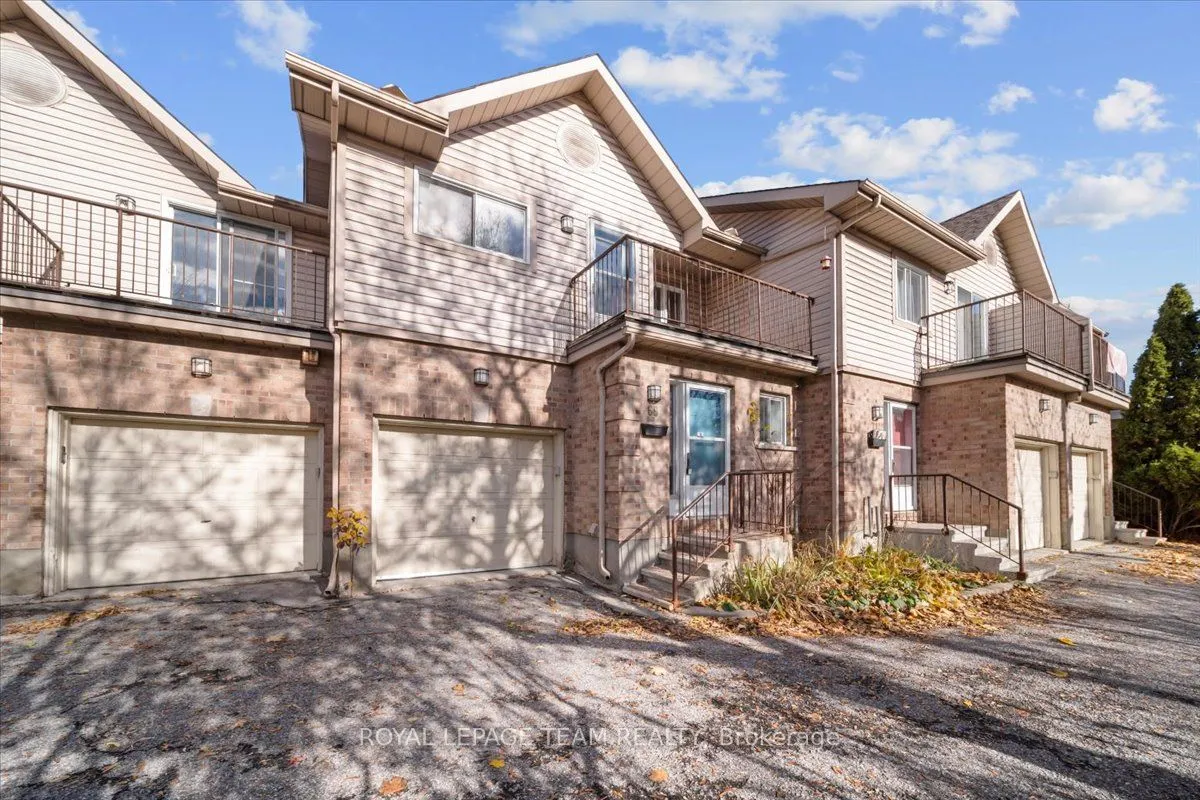 73 Carillon Street, Vanier and Kingsview Park, ON K1L 5Y6