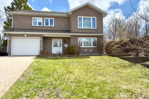 37 Shallot Crescent, North Bay, ON P1A 3V7