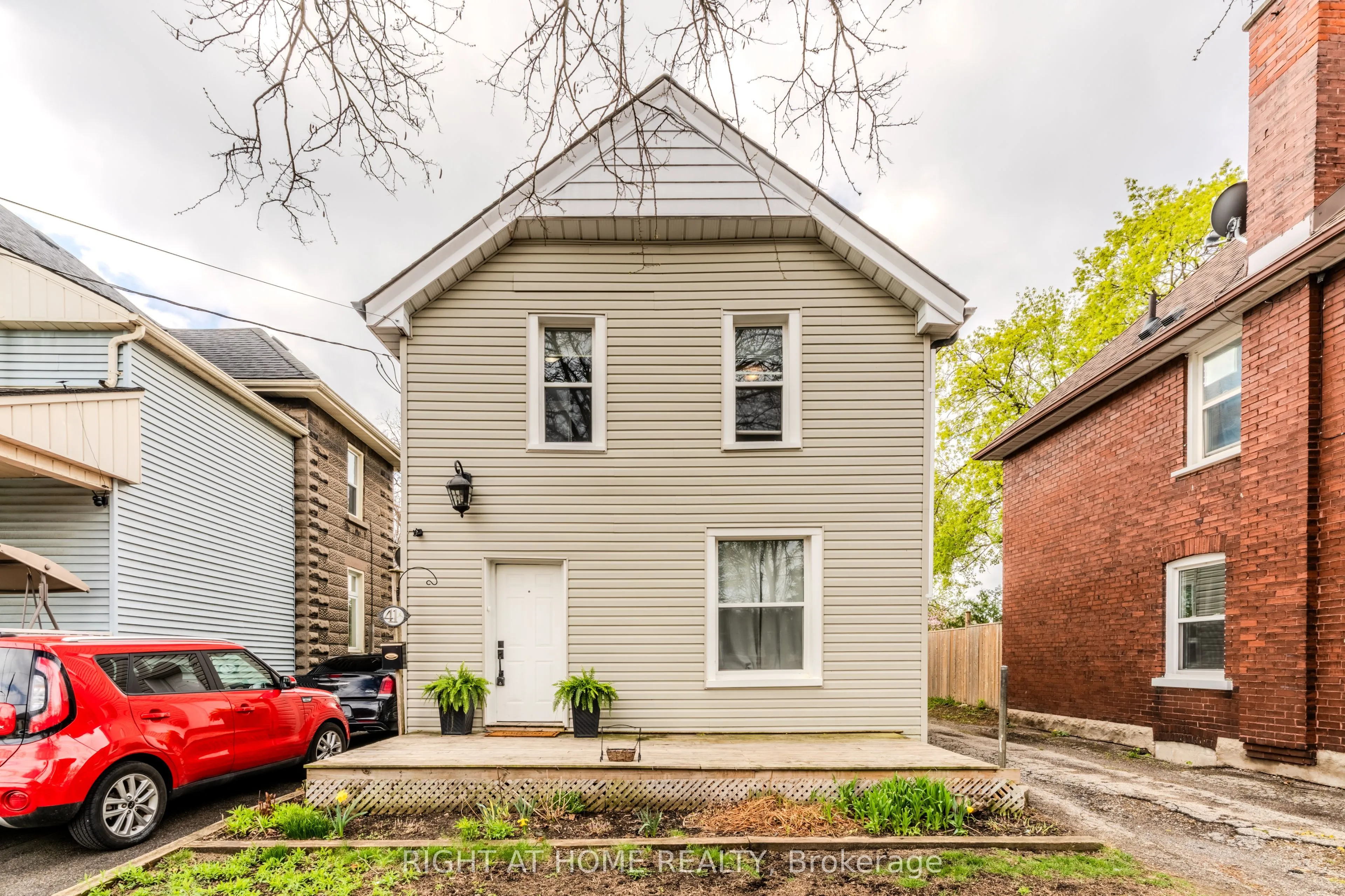 41 Brighton Avenue, Brantford, ON N3S 1V8