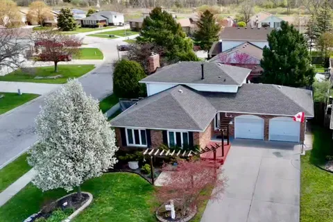 100 Hastings Crescent, Sarnia, ON N7S 5K5