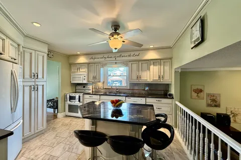 100 Hastings Crescent, Sarnia, ON N7S 5K5