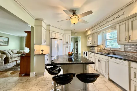 100 Hastings Crescent, Sarnia, ON N7S 5K5