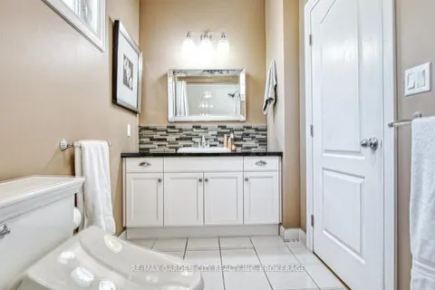 6039 Symmes Street, Niagara Falls, ON L2G 2G6