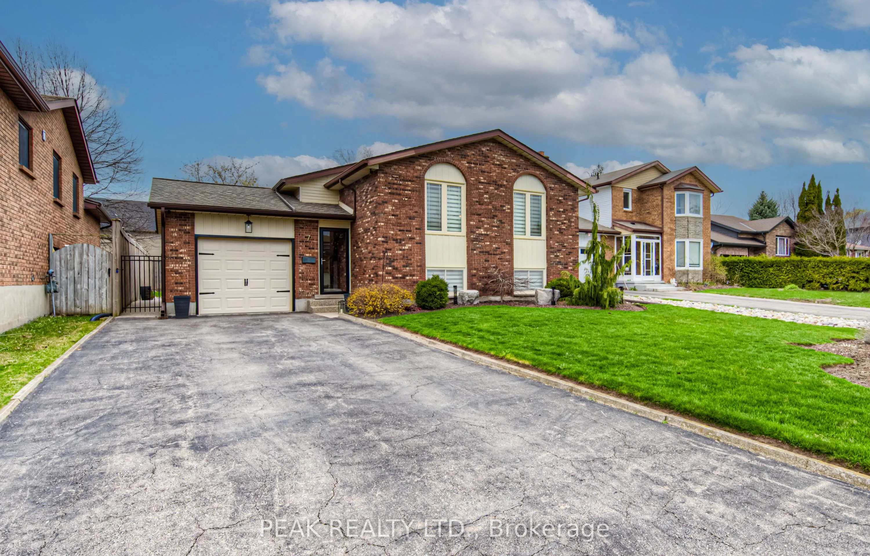 7 Ashley Court, Kitchener, ON N2E 2Z6