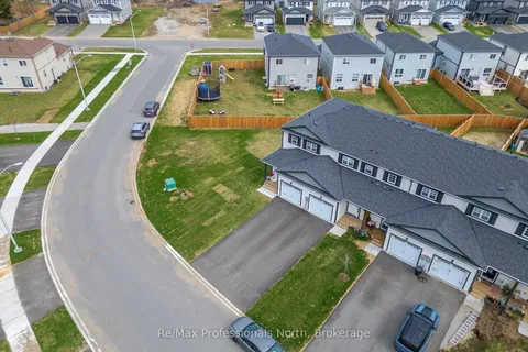 160 Daffodil Court, Gravenhurst, ON P1P 0B8