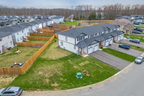 160 Daffodil Court, Gravenhurst, ON P1P 0B8