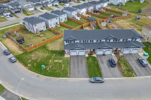 160 Daffodil Court, Gravenhurst, ON P1P 0B8