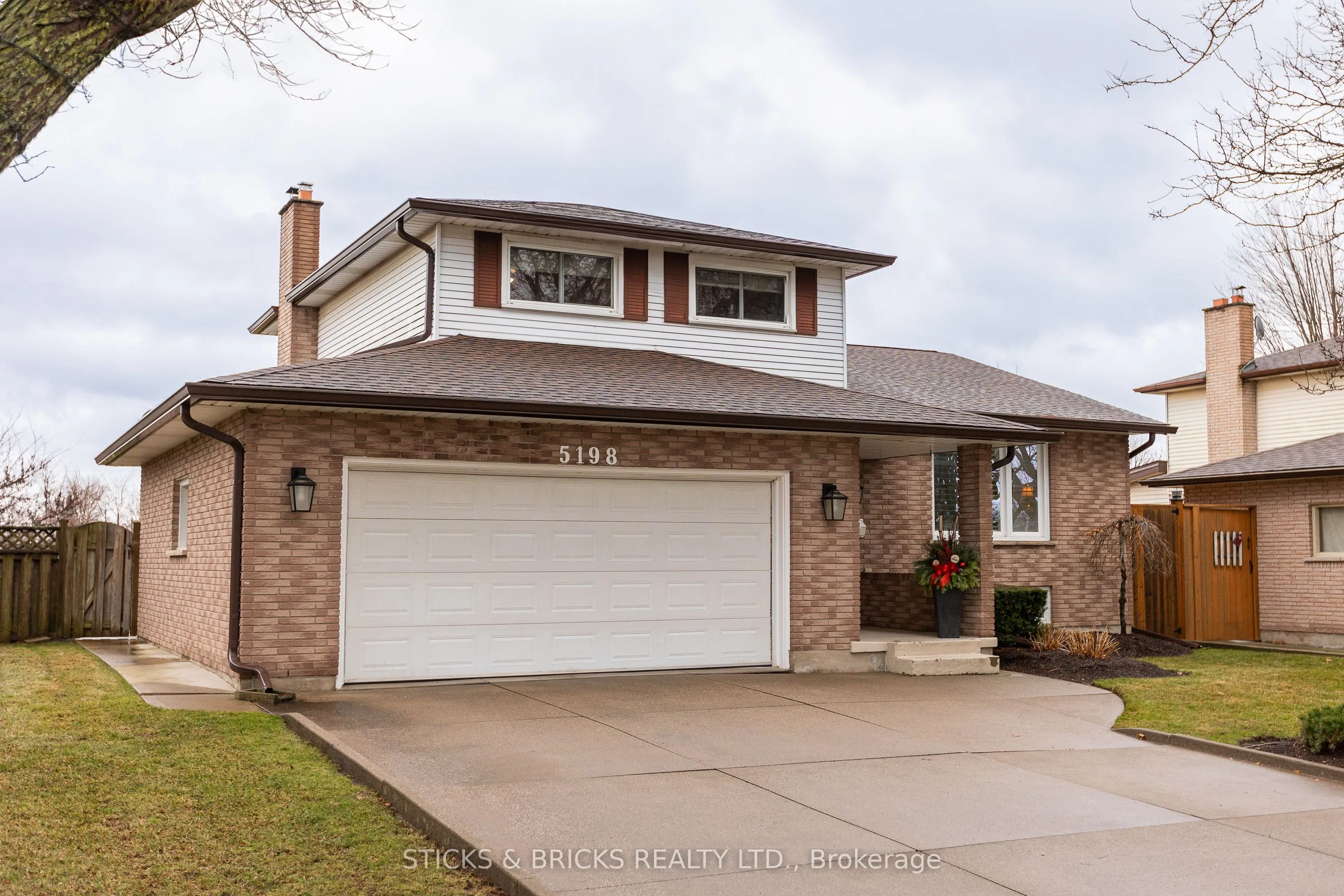 5198 Valley View Crescent, Niagara Falls, ON L2E 7E5
