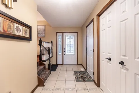 5198 Valley View Crescent, Niagara Falls, ON L2E 7E5